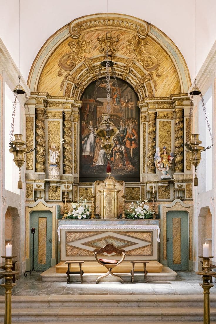 Close-up of the gilded baroque altar